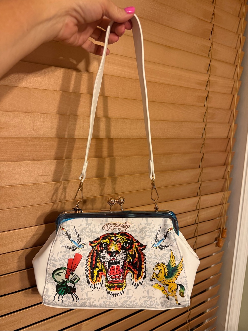 NWT Ed Hardy White Kiss Lock Shoulder Bag with Tattoo Tiger and Graphic Motif